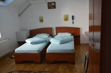 Фото номера Двухместный номер с 2 отдельными кроватями Мотели Motel Buti г. Сигету-Мармацией 4