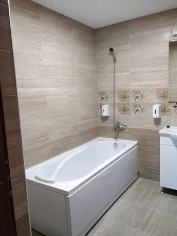 Фото номера Номер Делюкс с кроватью размера «queen-size» Гостевой дом Casa Nely г. Сигету-Мармацией 2