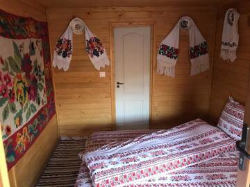 Фото номера Двухместный номер с 1 кроватью и видом на горы Лоджи Cabana Floare de Maramures г. Сигету-Мармацией 4