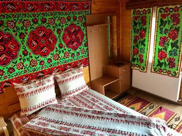 Фото номера Двухместный номер с 1 кроватью и видом на горы Лоджи Cabana Floare de Maramures г. Сигету-Мармацией 11