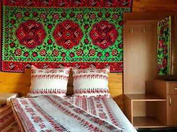 Фото номера Двухместный номер с 1 кроватью и видом на горы Лоджи Cabana Floare de Maramures г. Сигету-Мармацией 12