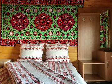Фото номера Двухместный номер с 1 кроватью и видом на горы Лоджи Cabana Floare de Maramures г. Сигету-Мармацией 4