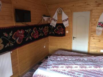 Фото номера Двухместный номер с 1 кроватью и видом на горы Лоджи Cabana Floare de Maramures г. Сигету-Мармацией 5