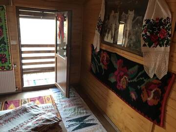 Фото номера Двухместный номер с 1 кроватью и видом на горы Лоджи Cabana Floare de Maramures г. Сигету-Мармацией 3
