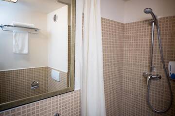 Фото номера Улучшенный двухместный номер с 2 отдельными кроватями Отель Hotel Gradina Morii г. Сигету-Мармацией 8