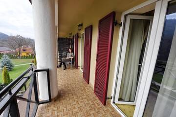 Фото номера Двухместный номер с 1 кроватью и балконом Отель Hotel Gradina Morii г. Сигету-Мармацией 5
